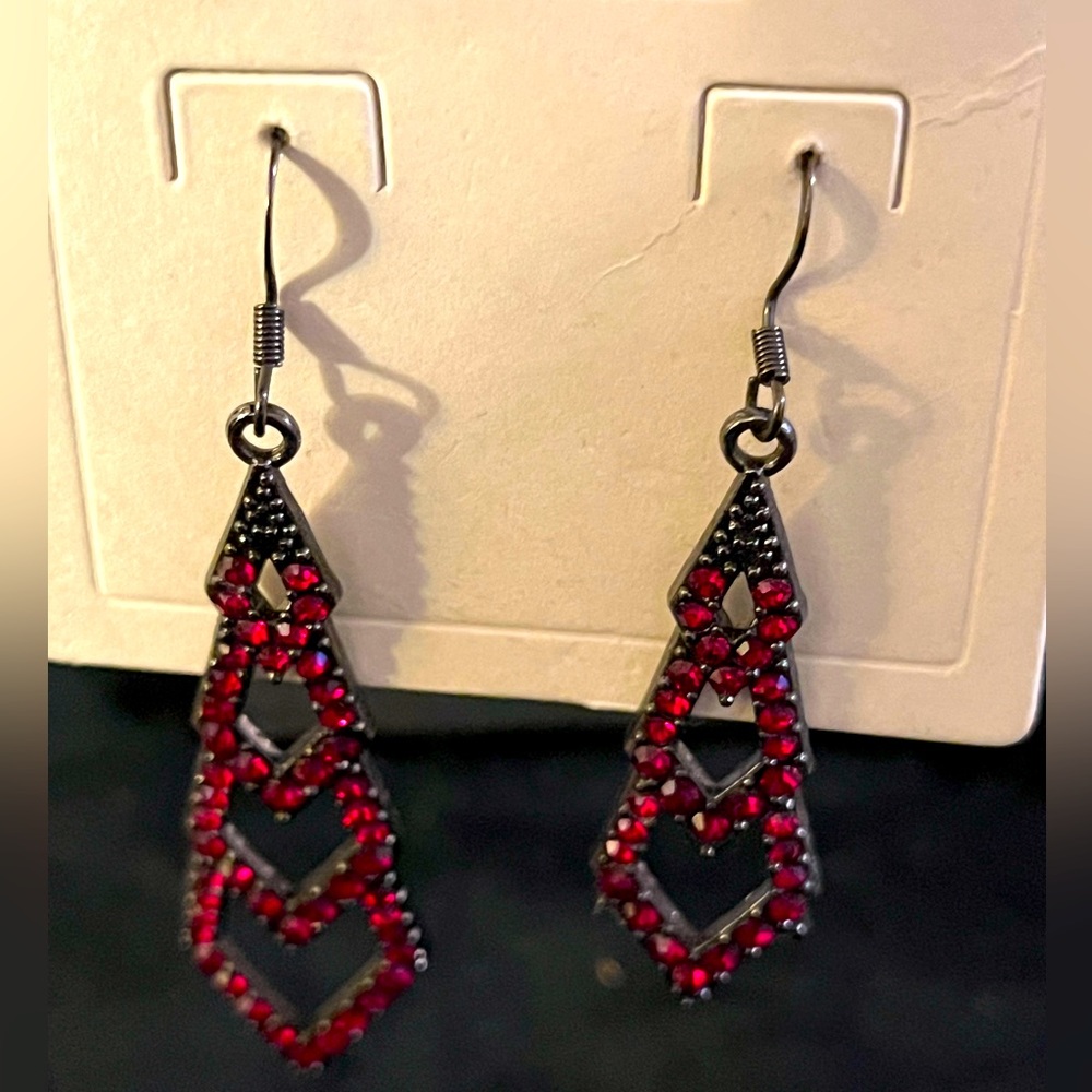 Vintage Silver AsymmetricTriangleHeart Earrings, w/Ruby colored Crystals, NWOT